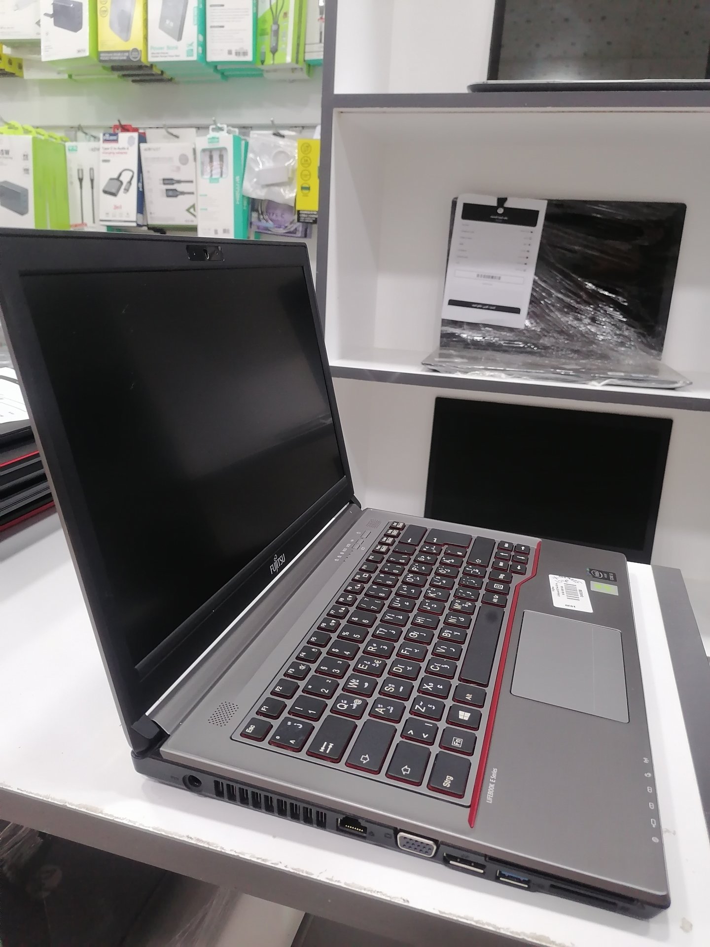 Fujitsu LIFEBOOK E744
