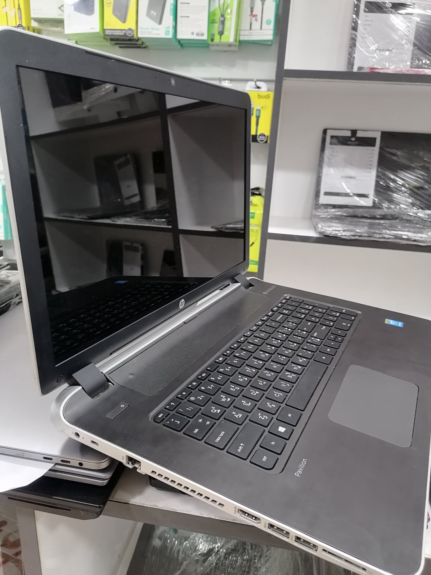 HP Pavilion 17Notebook PC