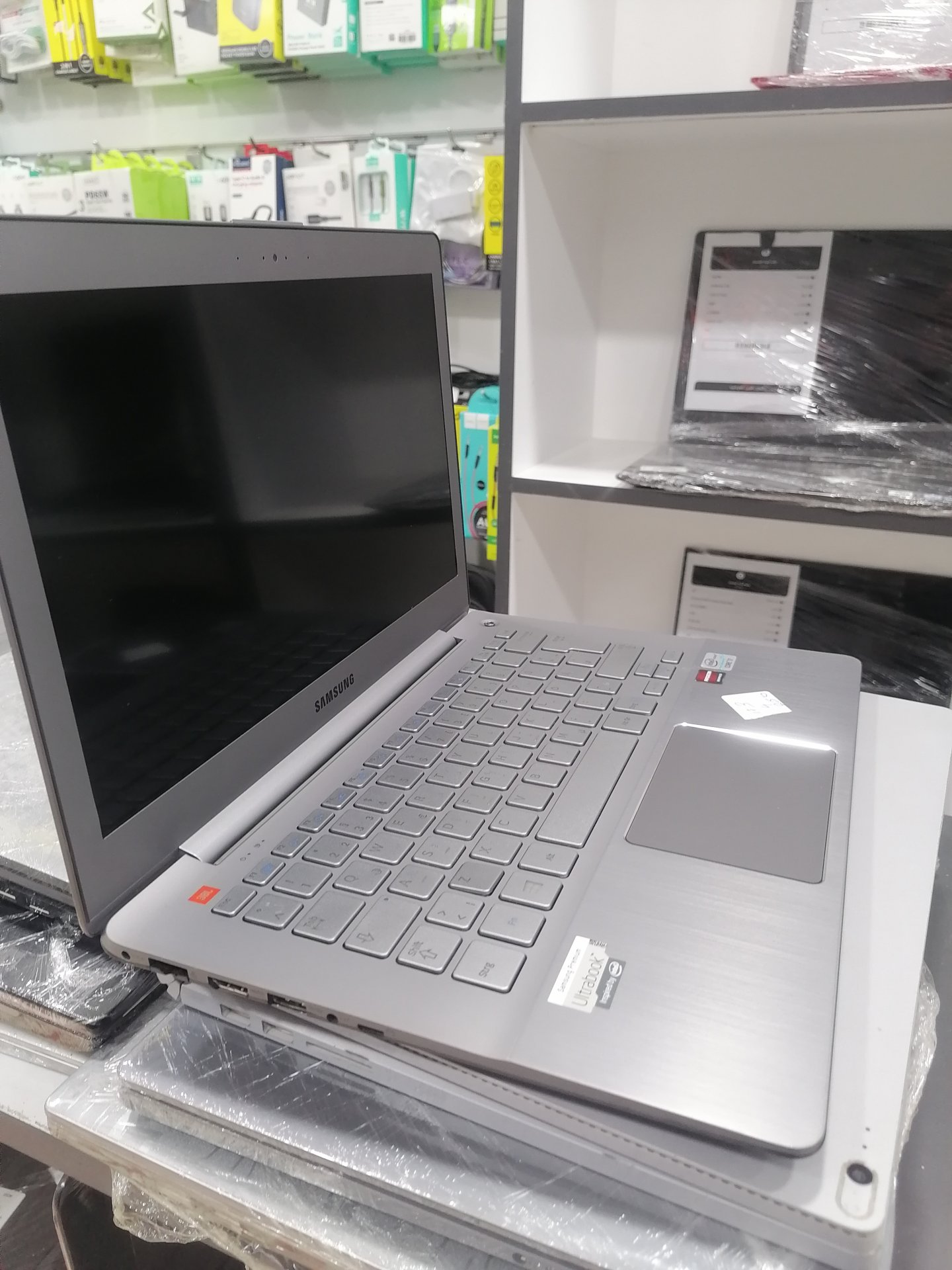 SAMSUNG 730U