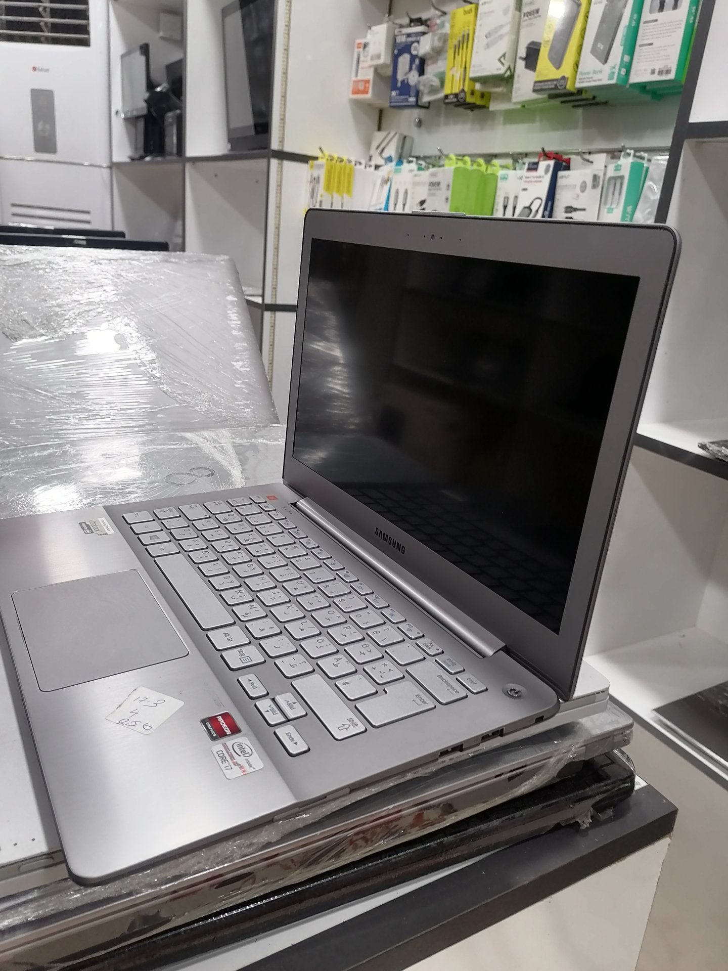 SAMSUNG 730U