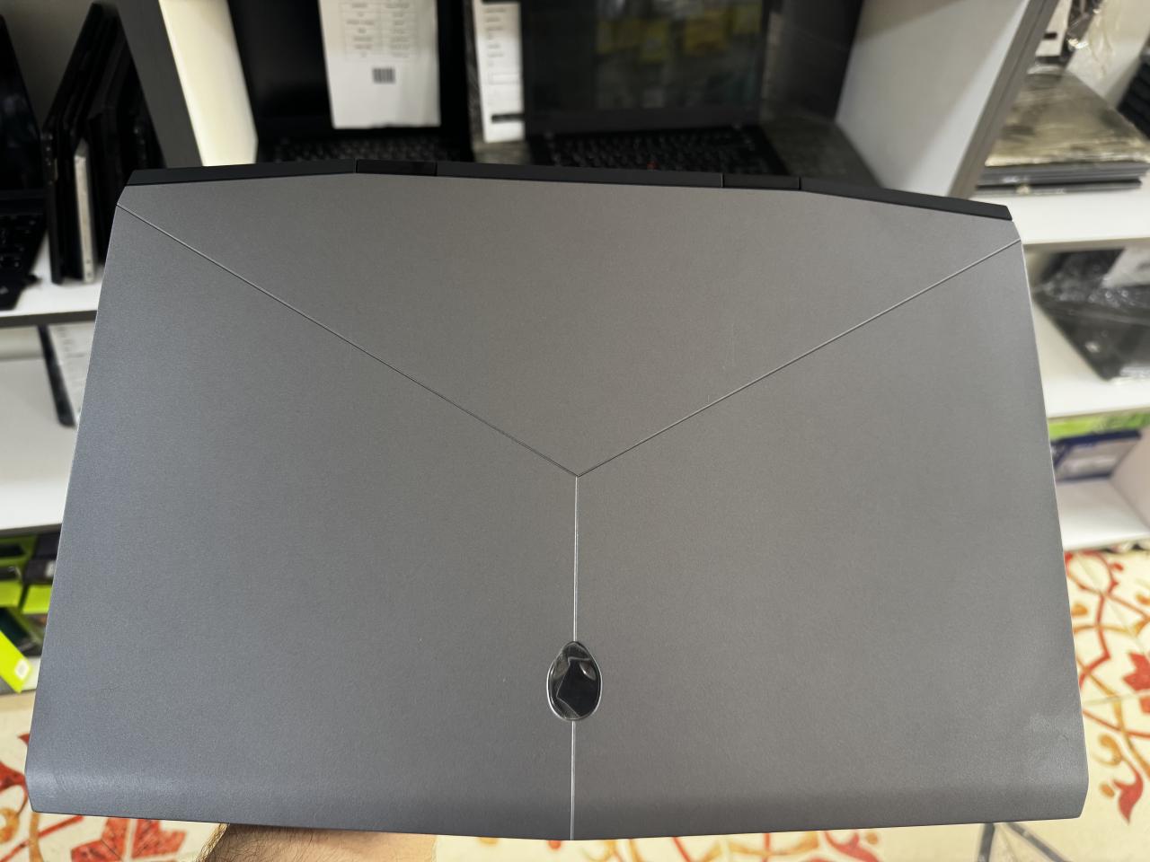 Alienware m17