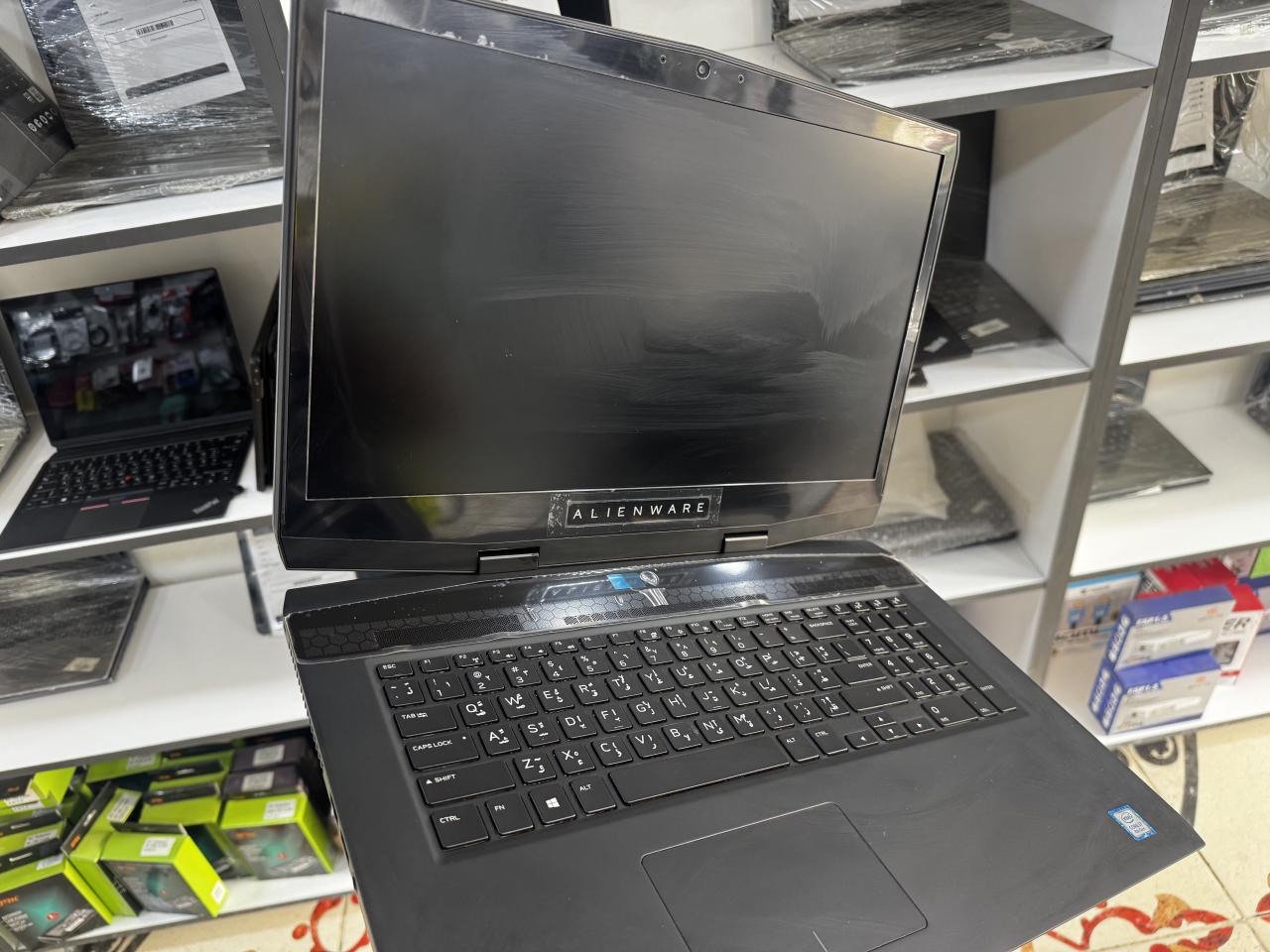 Alienware m17