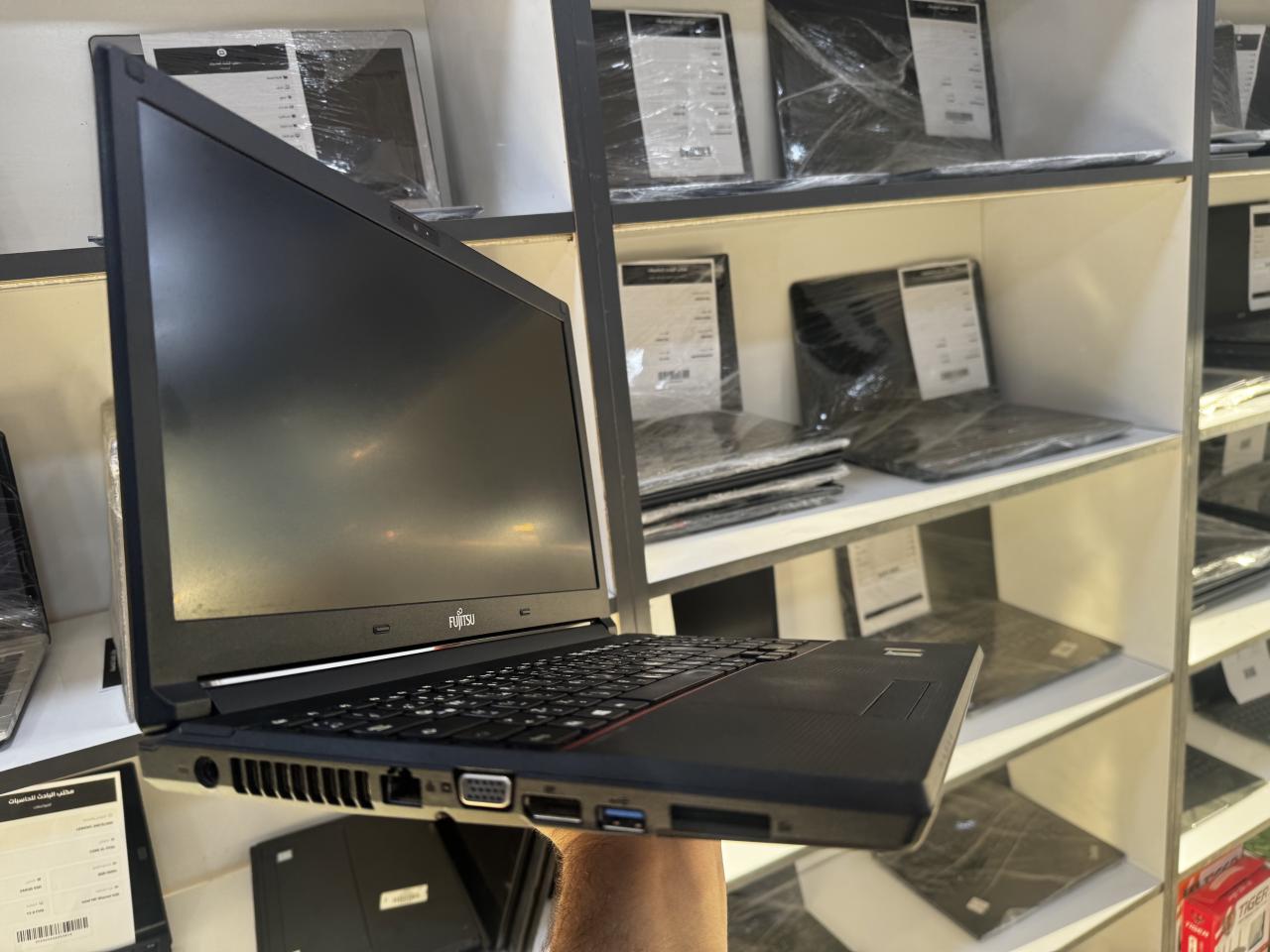 Fujitsu LIFEBOOK E554
