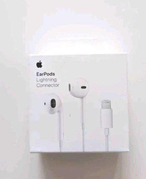 Apple EarPods with Lightning Connector A1748